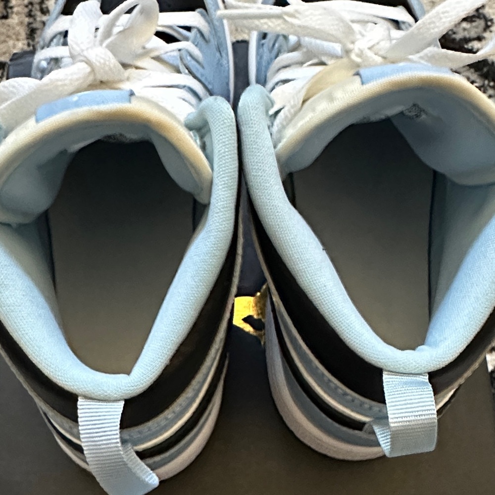 EUC Jordan 1 Mid Sneakers - Size 3Y - Picture 5 of 14